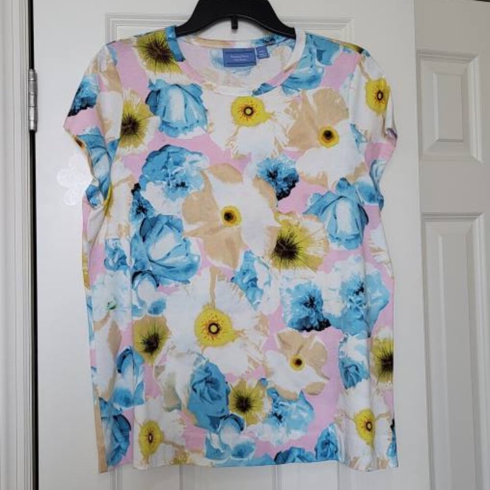 Simply Vera Wang women's petite XL floral tee in pink, blue and yellow